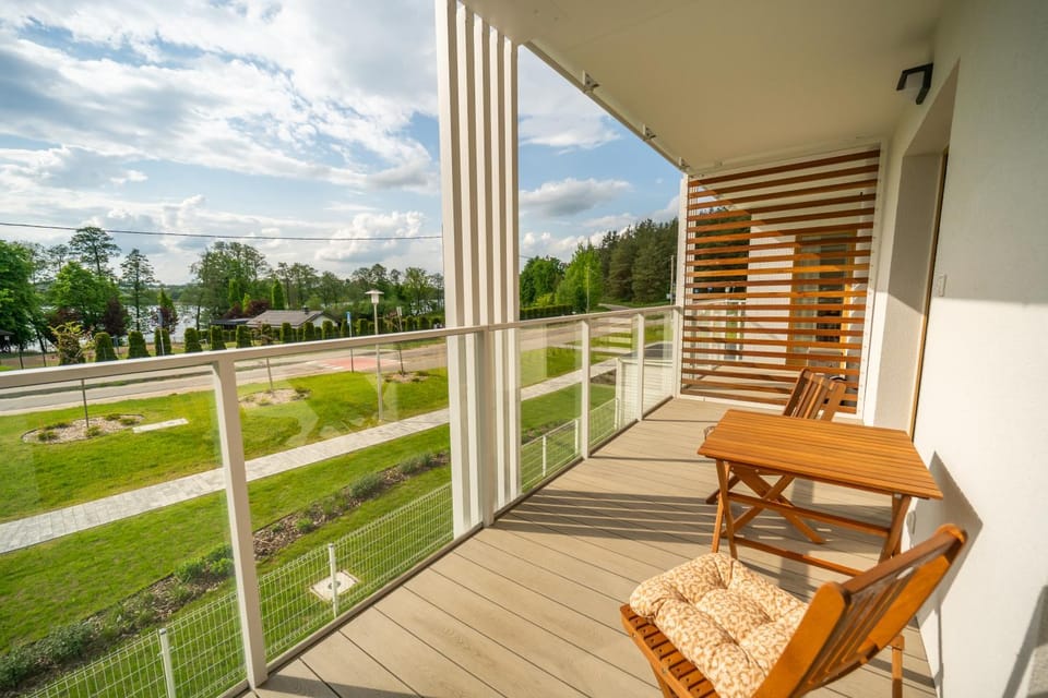 View (from property/room), Balcony/Terrace, Lake view