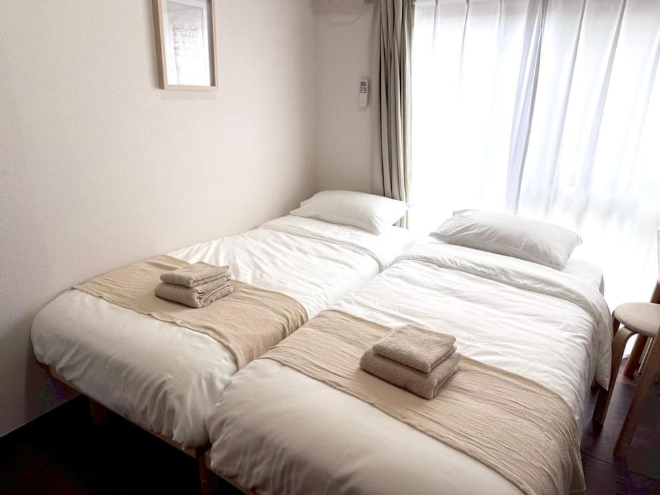 Bed, Bedroom, air conditioner