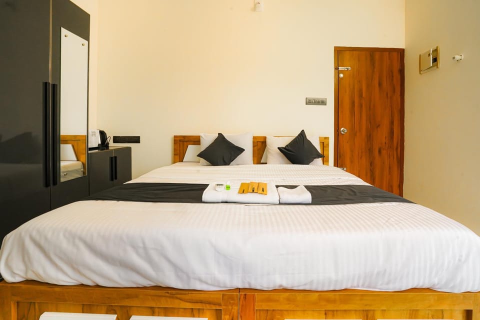 Bed, Photo of the whole room, Bedroom, towels, wardrobe