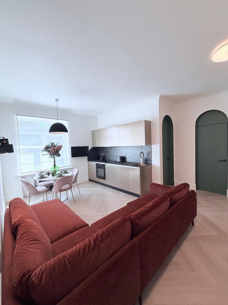 Kitchen or kitchenette, Living room, Seating area, Dining area