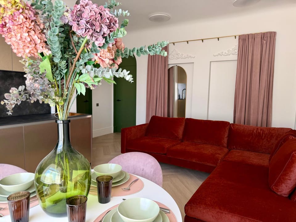 Living room, Seating area, Dining area