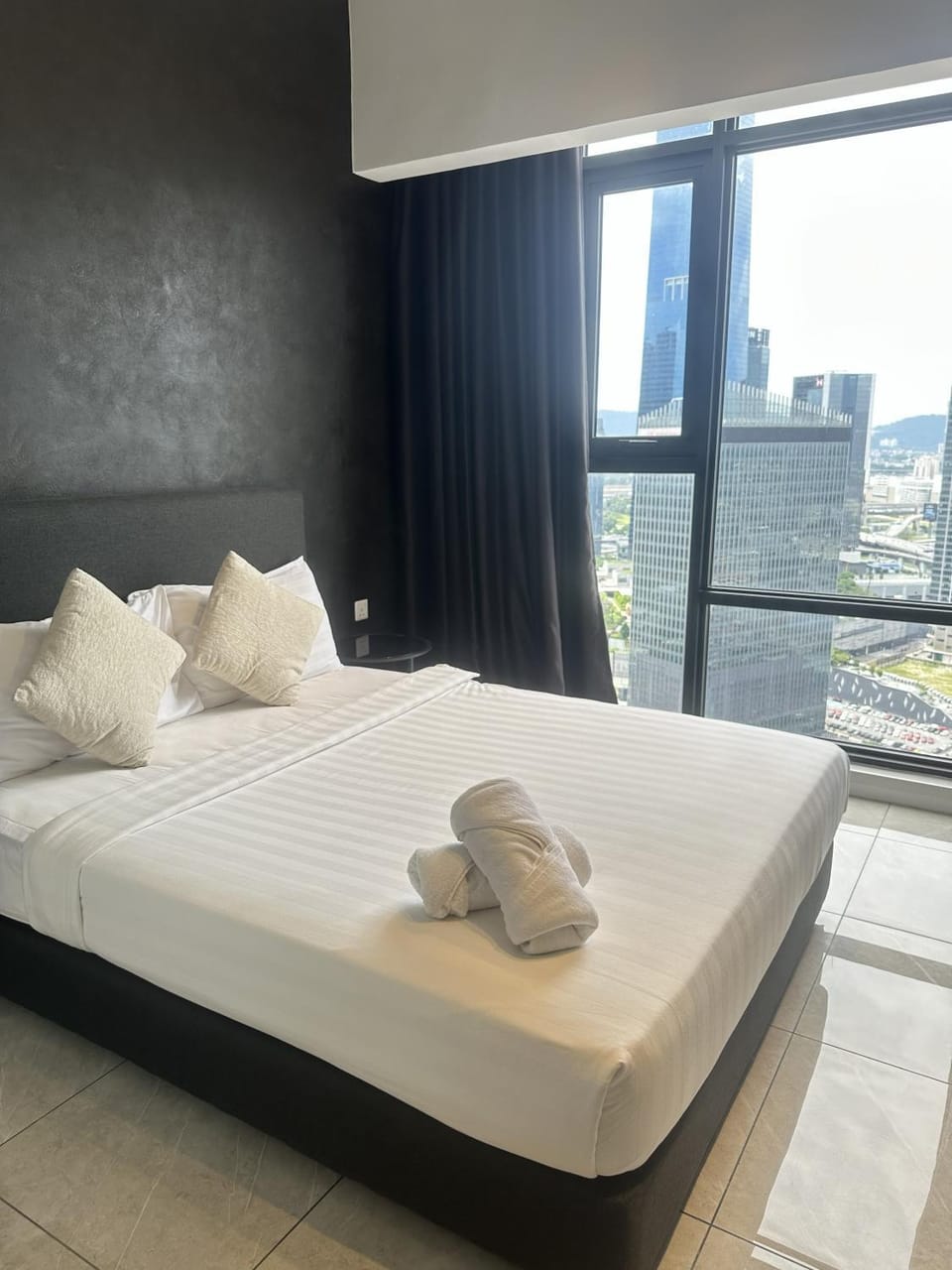 Bed, Photo of the whole room, towels