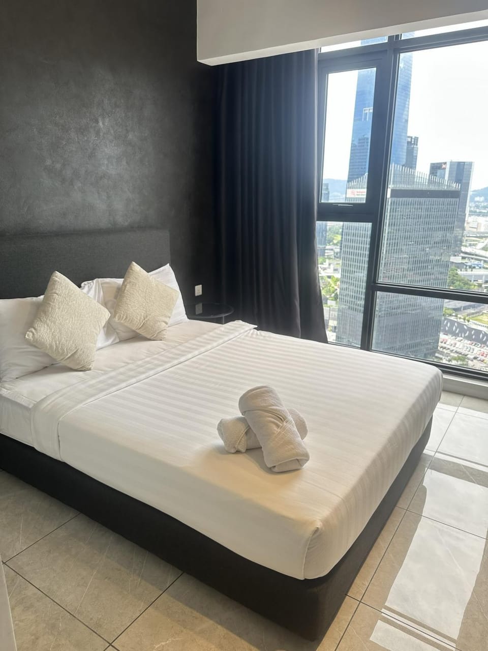 Photo of the whole room, Bedroom, towels
