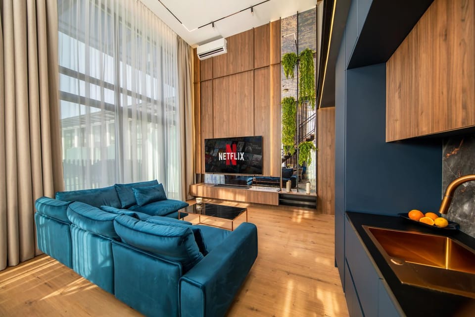 Communal lounge/ TV room, Kitchen or kitchenette, Living room