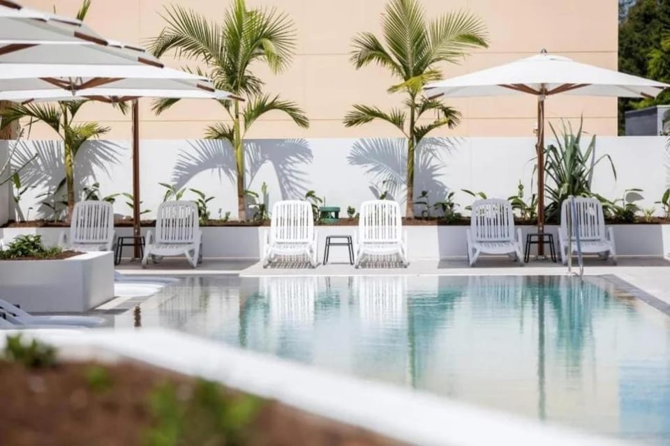 Ocean & River Views 2BR Suite - Pool, Gym, Spa Free Parking Apartment in Surfers Paradise