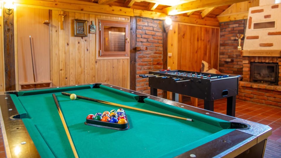 Billiard, Darts, fireplace