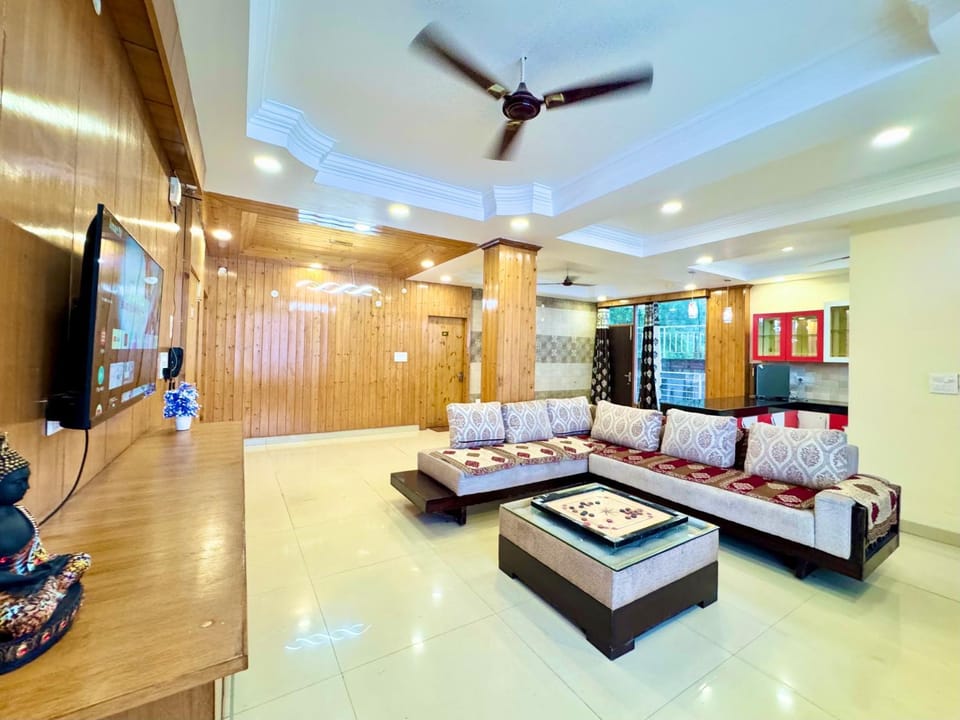 Red and Blue Apartments by grotto peace Apartment in Himachal Pradesh