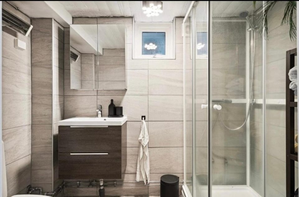 Central 2 bedroom basement apartment for 1-6 people with free parking Apartment in Viken, Norway