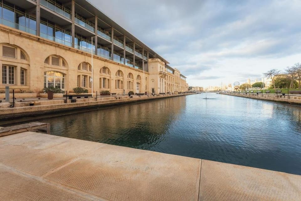 3BR Townhouse with Private Rooftop in Bormla Apartment in Malta