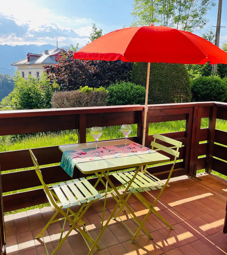 Patio, Natural landscape, View (from property/room), Balcony/Terrace, Dining area, Mountain view