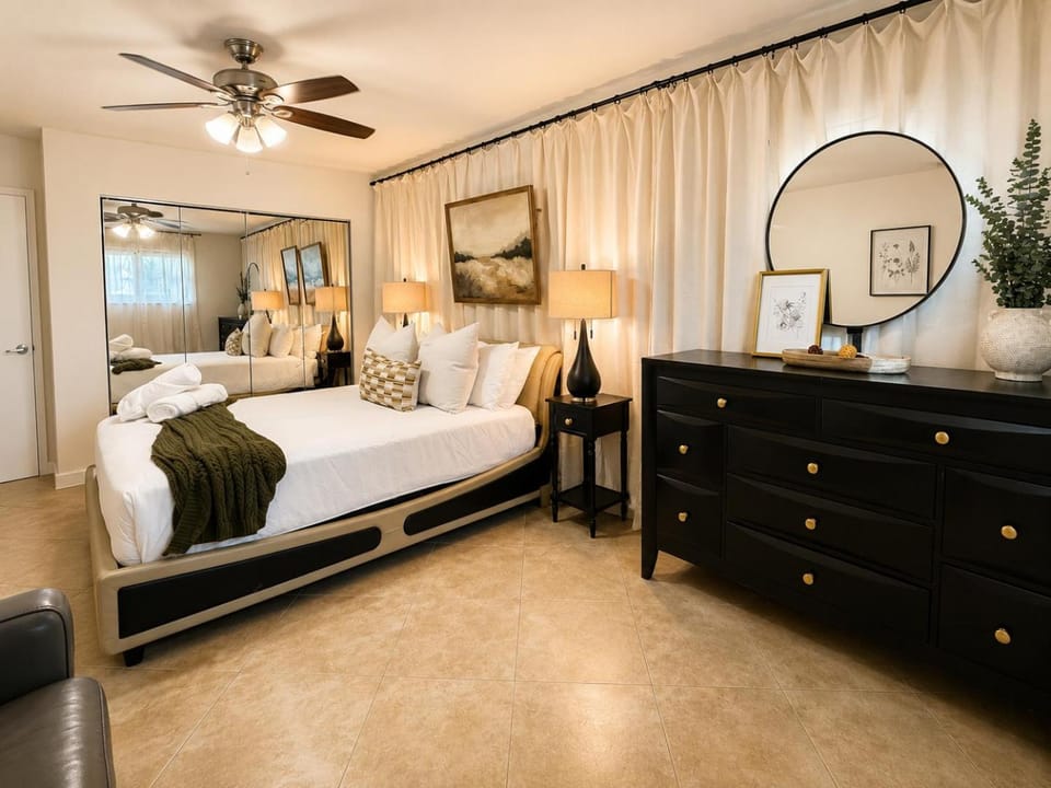Bed, Photo of the whole room, Bedroom, wardrobe