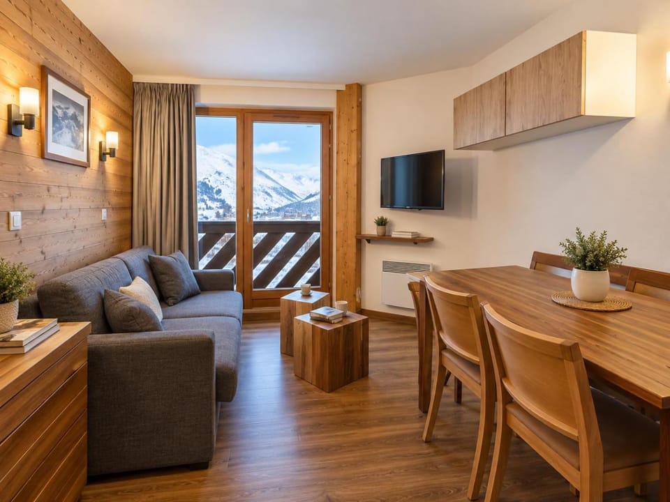 TV and multimedia, Kitchen or kitchenette, Living room, Seating area, Dining area