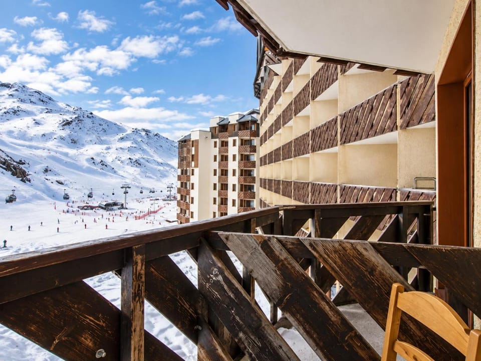 Property building, Day, Natural landscape, Winter, View (from property/room), Balcony/Terrace, Mountain view