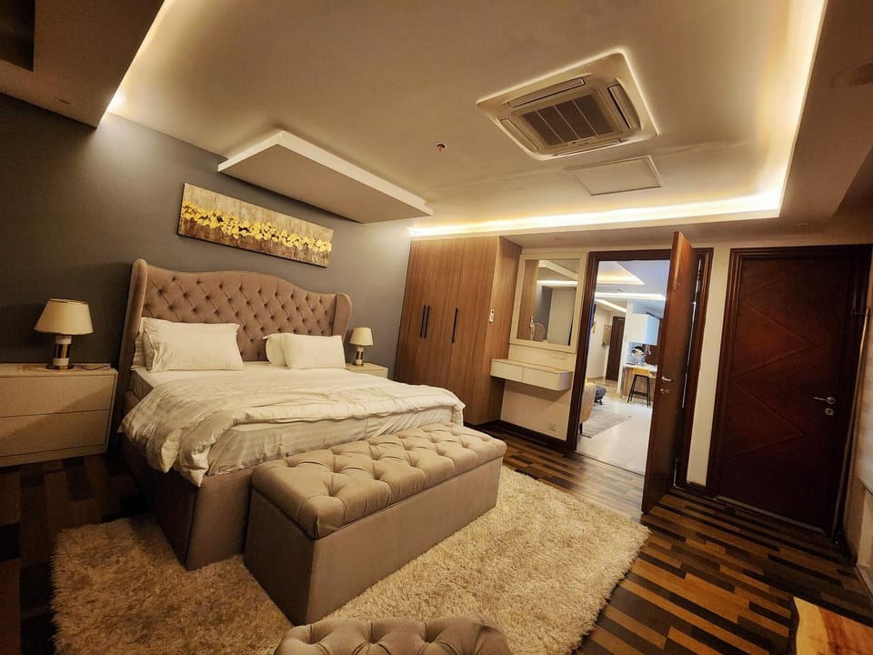 Executive Penthouse One Bedroom Suite - Goldcrest Mall and Residency Apartment in Lahore