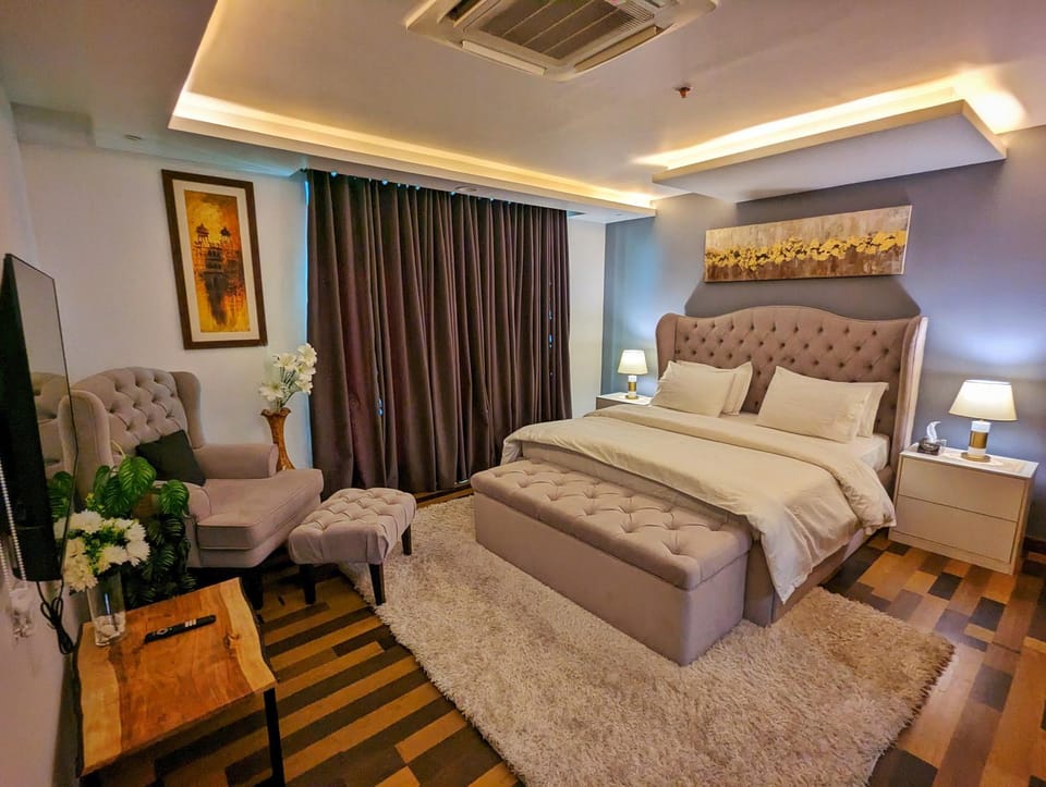 Executive Penthouse One Bedroom Suite - Goldcrest Mall and Residency Apartment in Lahore