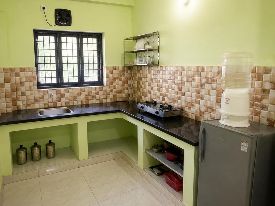 Kitchen or kitchenette, Communal kitchen