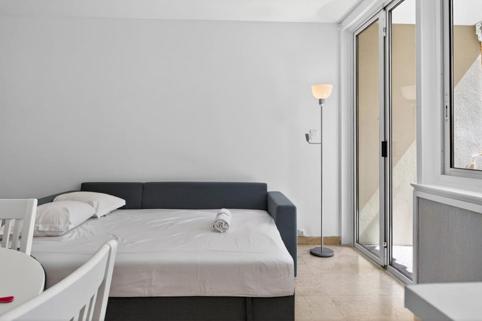 Studio à 50m plage, balcon à Carnolès Apartment in Roquebrune-Cap-Martin