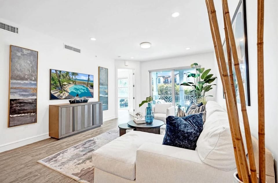 Luxury 2 Bedroom Villa Near Beach and Ocean Views Apartment in Lauderdale-by-the-Sea
