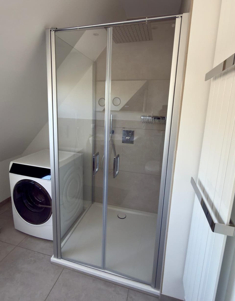 Shower, Bathroom, washing machine