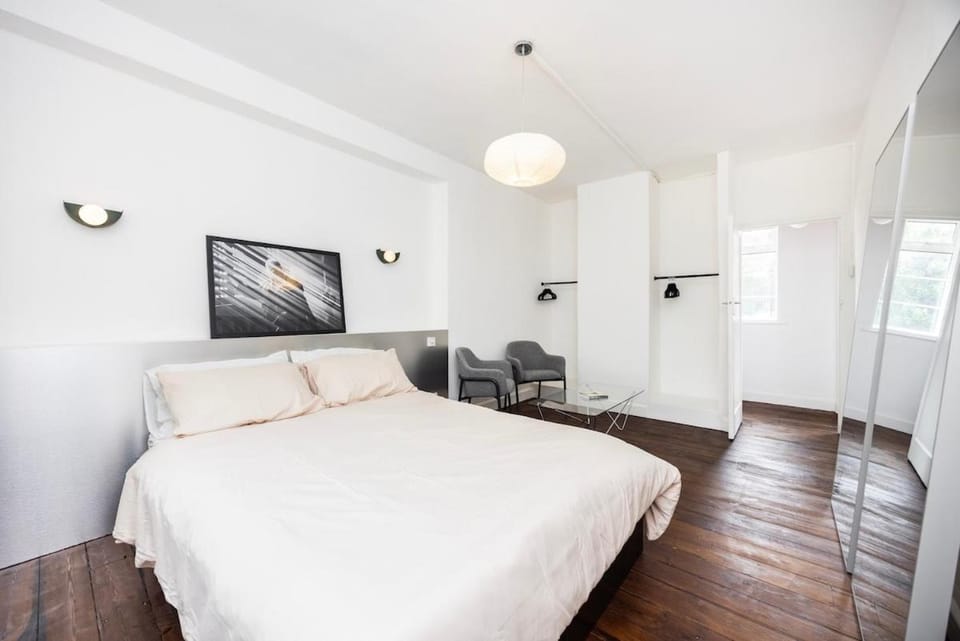 Bed, Seating area, Bedroom, wardrobe