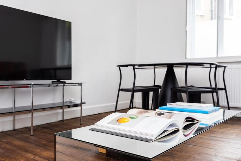 TV and multimedia, Living room, Seating area, Dining area