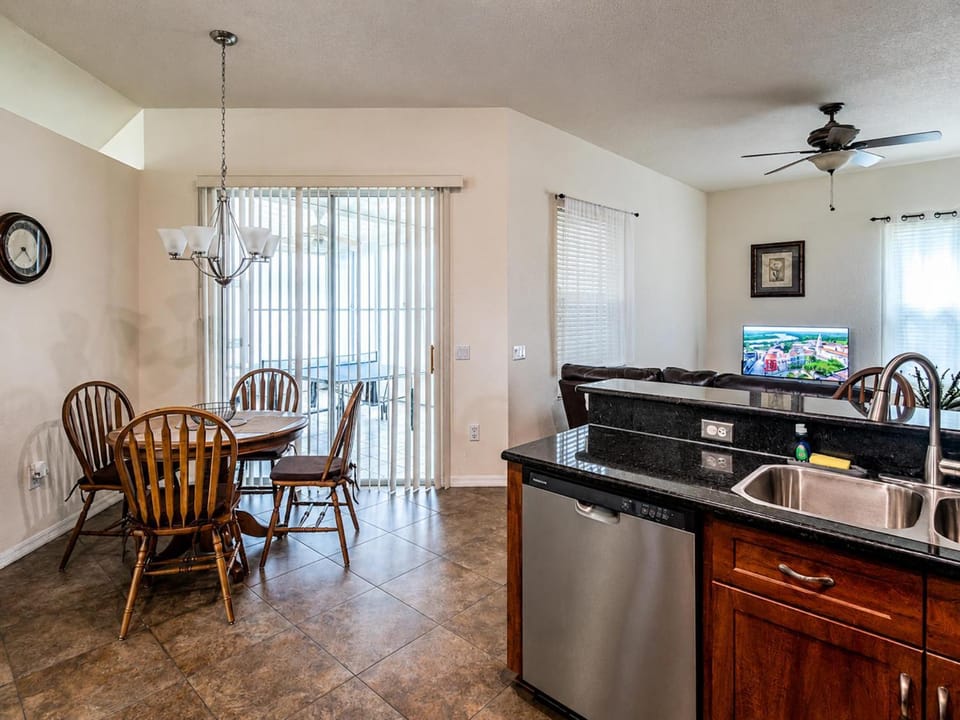 Patio, Entertainment, kitchen