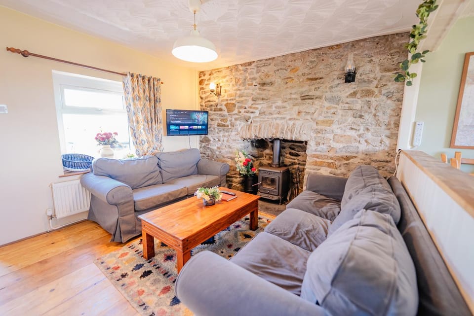 TV and multimedia, Living room, Seating area, flat iron
