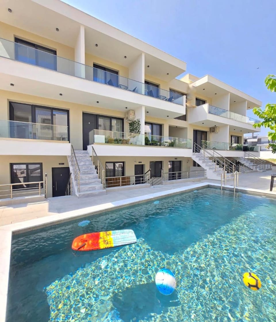 Property building, Swimming pool