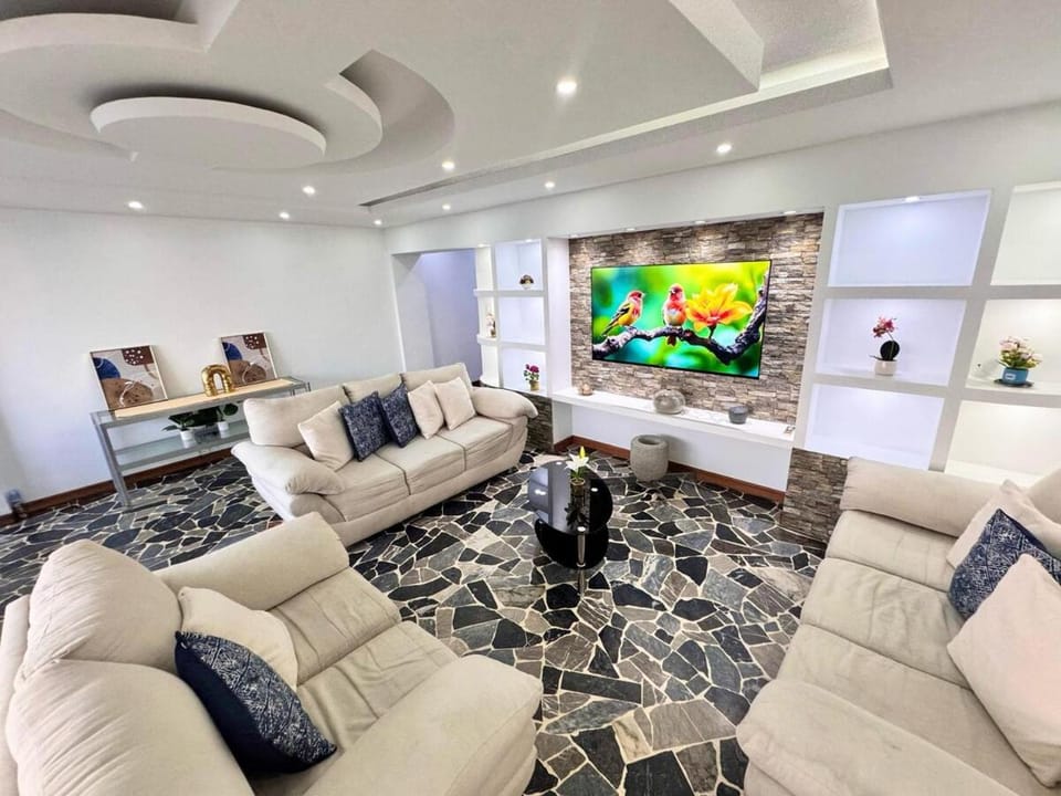Luxury & Location, Beautiful & Spacious Apt in Altamira 2 Apartment in Caracas