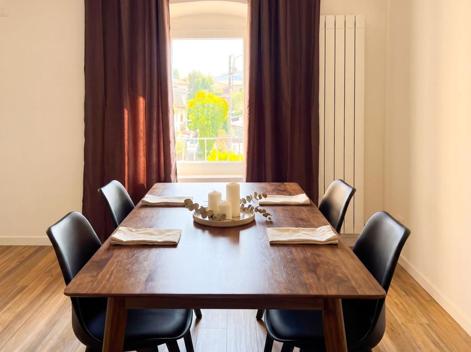 Living room, Seating area, Dining area