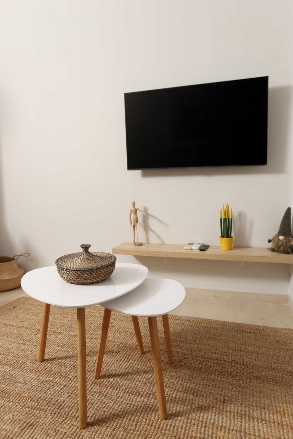 Minimal Vibe Rotonda Apartment in Thessaloniki