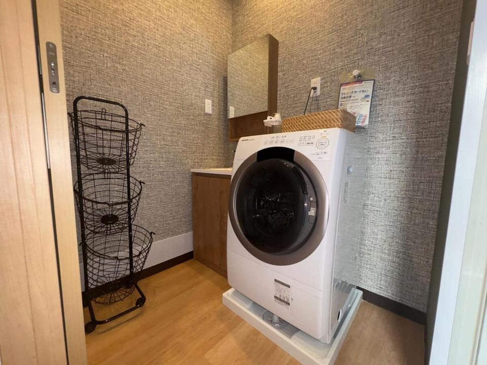 Kaminari Gate Private house 1 minute from the station Private house in the center of Asakusa Direct train to Shibuya station House in Japan