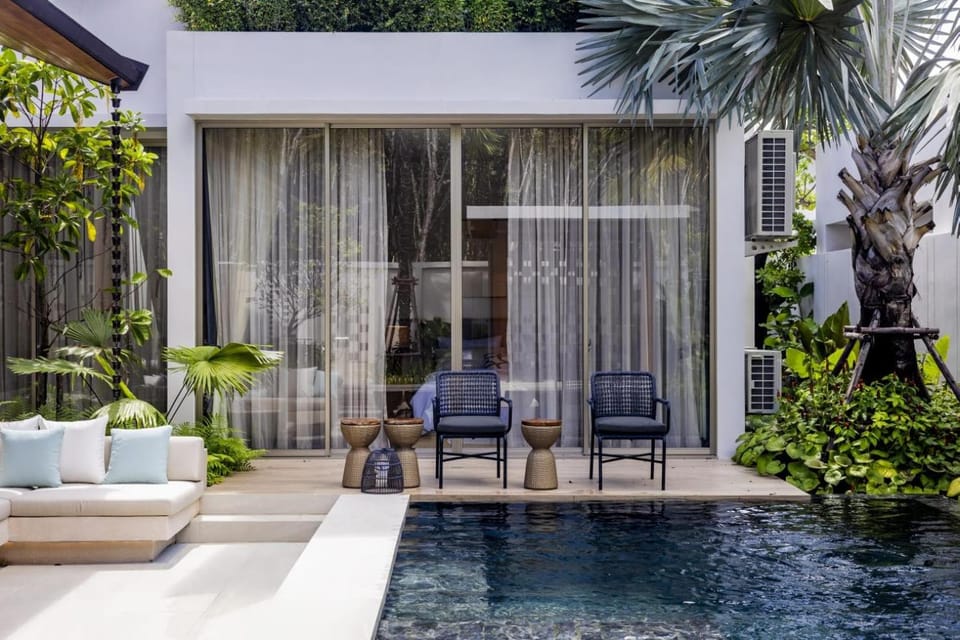 Living room, Seating area, Pool view, Swimming pool, Swimming pool, sunbed