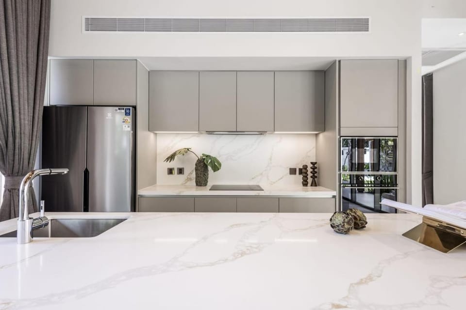 Kitchen or kitchenette, oven