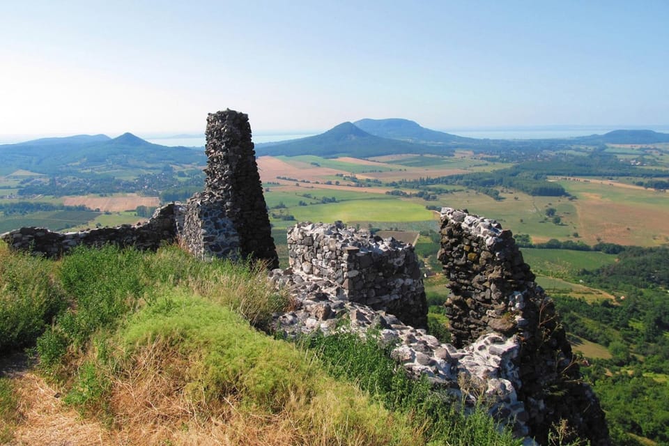 Nearby landmark, Natural landscape, Landmark view, Mountain view