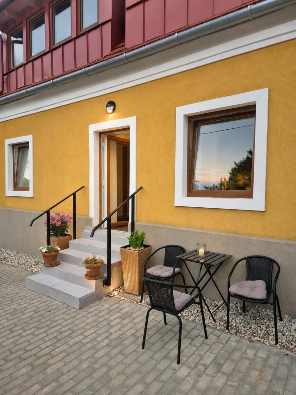 Facade/entrance