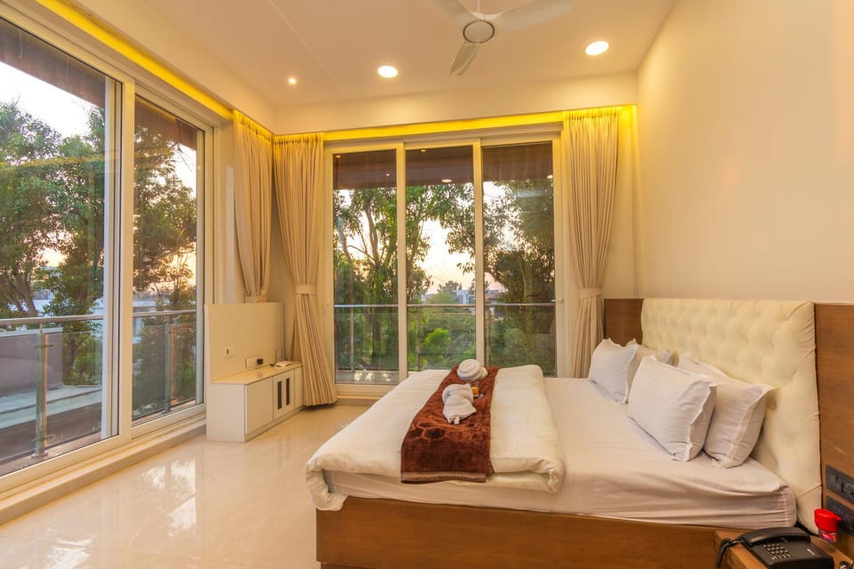 Twins ultra luxury villa by Regara Stays Bed and Breakfast in Lonavla