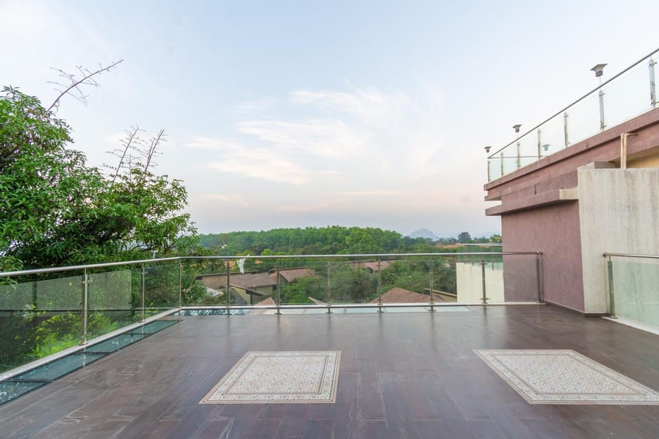 Twins ultra luxury villa by Regara Stays Bed and Breakfast in Lonavla