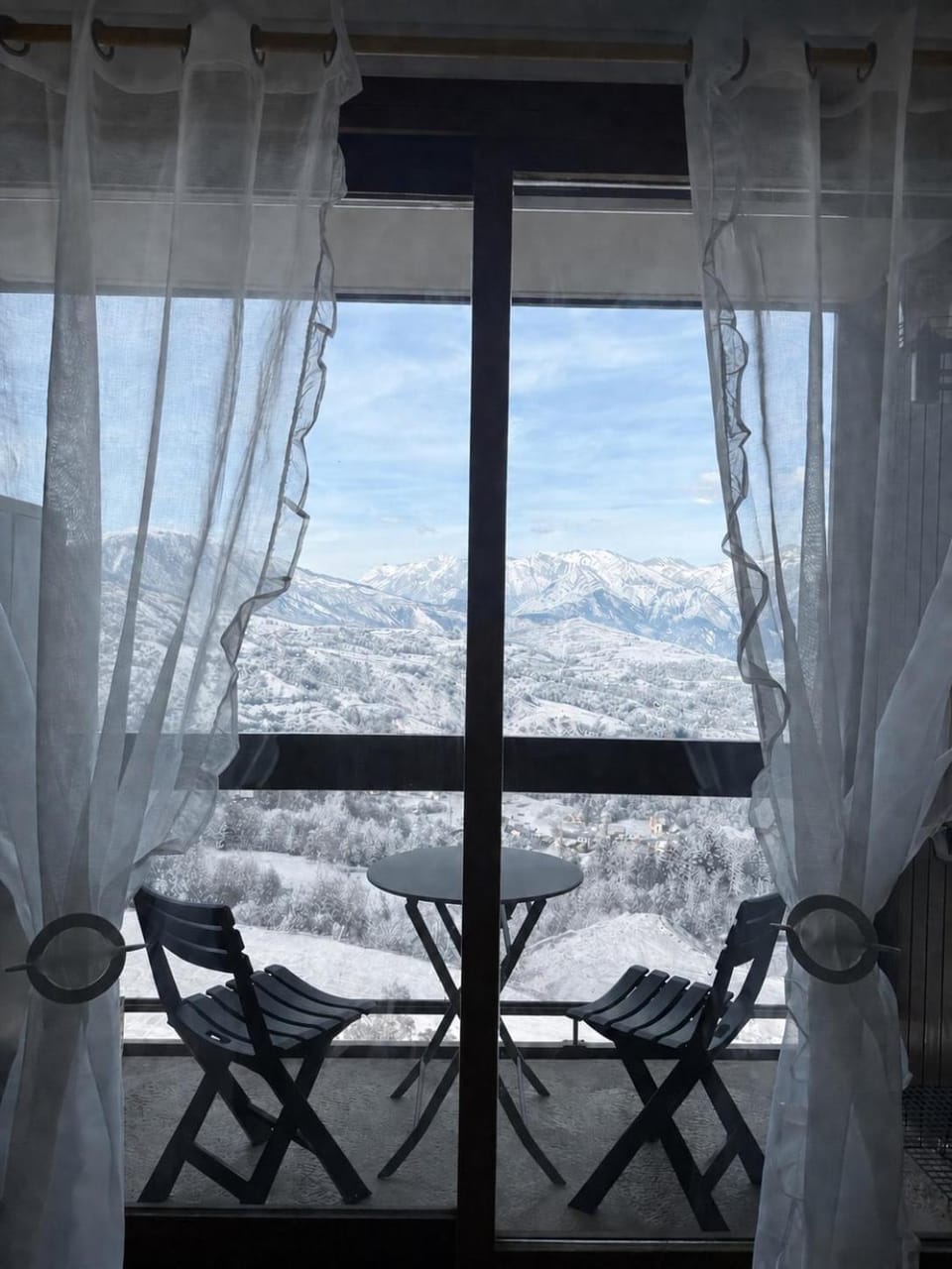 Winter, View (from property/room), Balcony/Terrace, Dining area, Mountain view