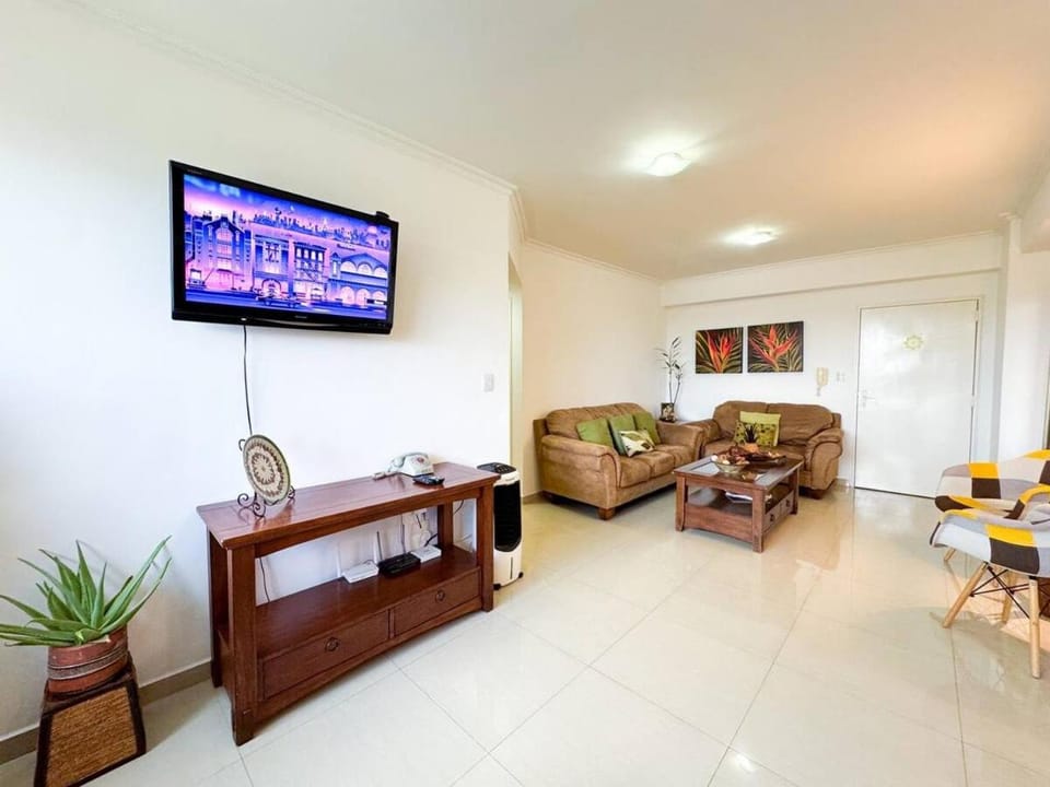 Spacious & Convenient, Comfortable Apartment In La Campiña, CCS Apartment in Caracas