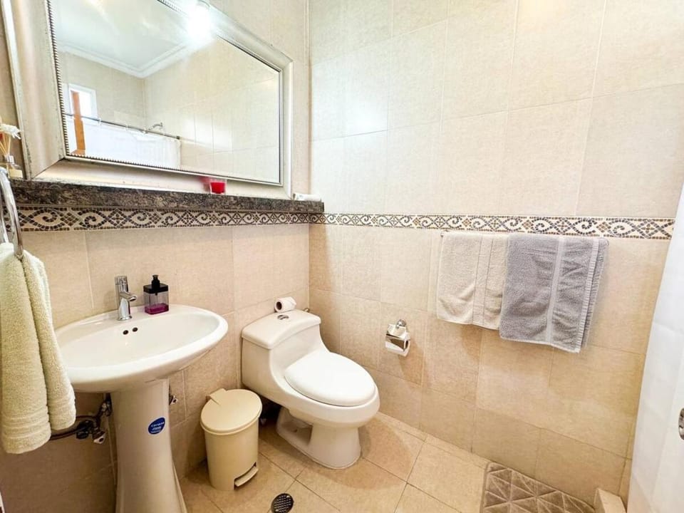 Spacious & Convenient, Comfortable Apartment In La Campiña, CCS Apartment in Caracas