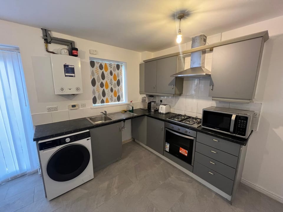 Kitchen or kitchenette, washing machine