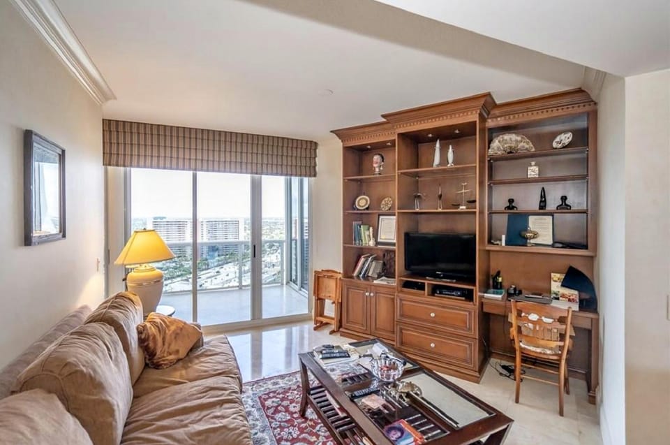 Luxury 3 Bedroom Condo with Ocean and City Views Apartment in Fort Lauderdale