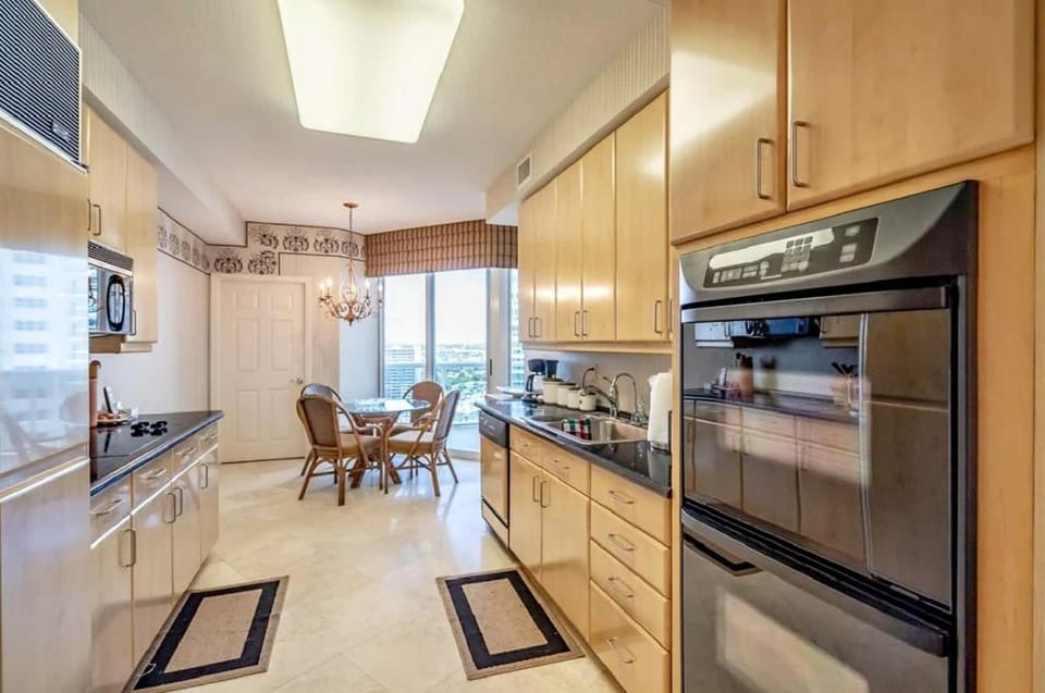 Luxury 3 Bedroom Condo with Ocean and City Views Apartment in Fort Lauderdale