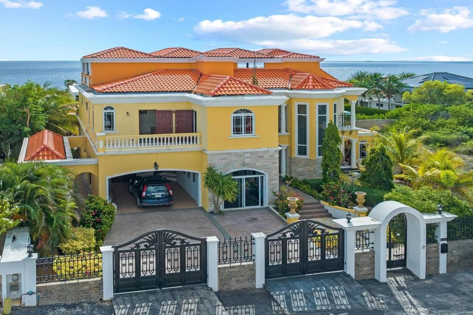 Villa Indijo - Luxury Sea-View Villa House in Jan Thiel