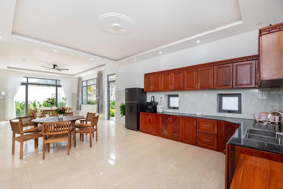 Kitchen or kitchenette, Dining area, dishwasher, fireplace, minibar, oven, pet friendly, stove