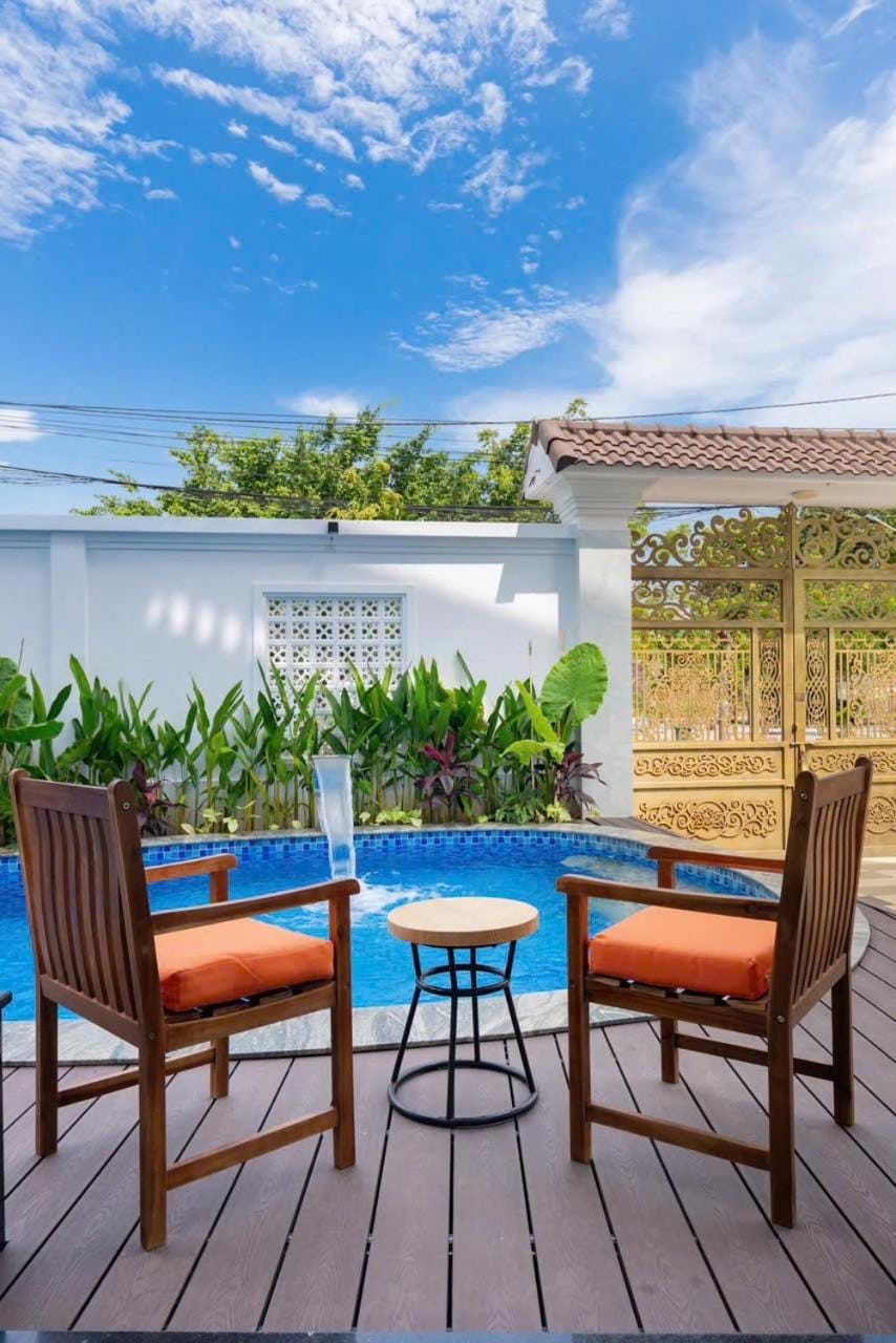 Patio, Day, View (from property/room), Balcony/Terrace, Living room, Seating area, Dining area