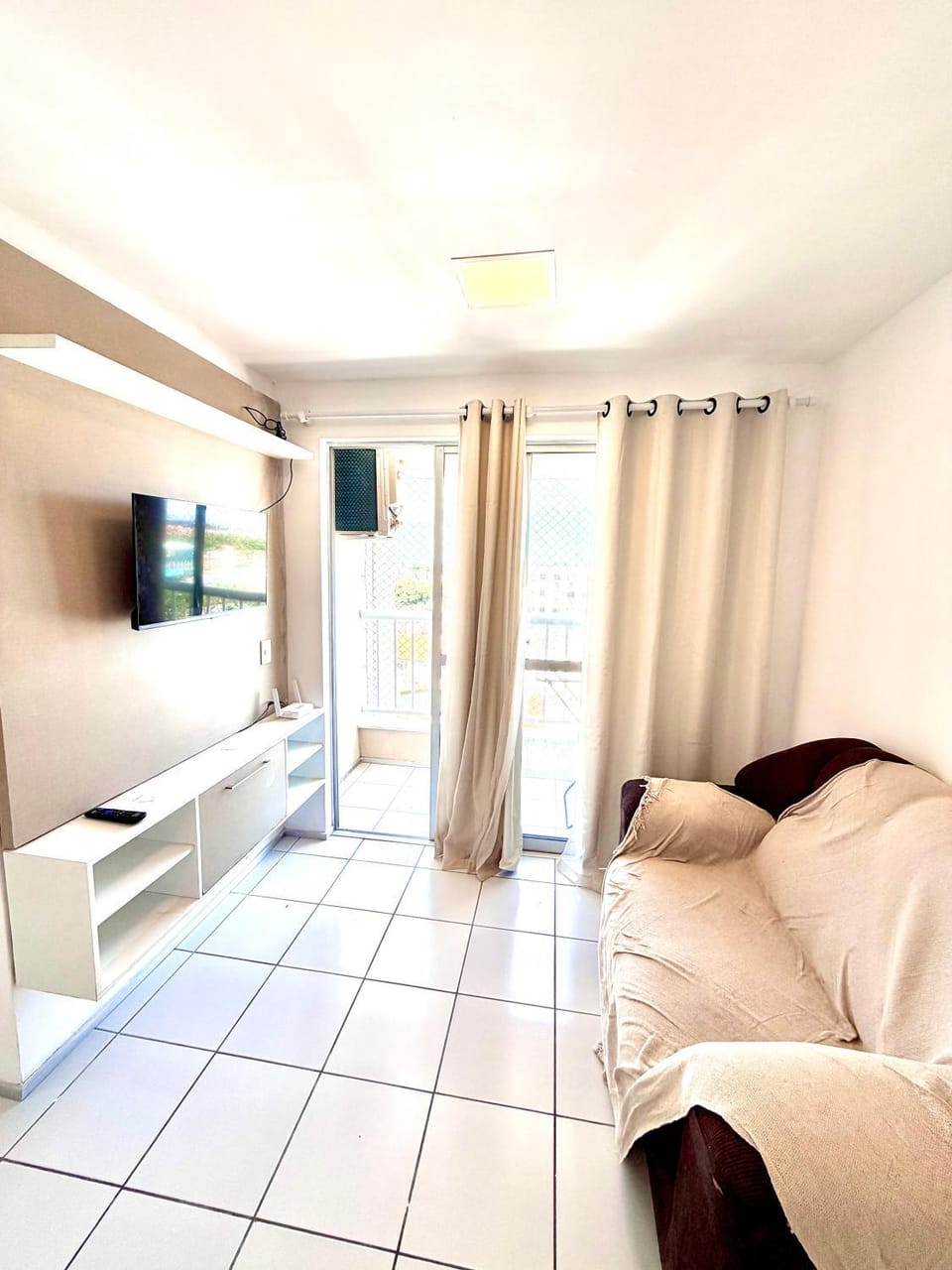 Apto completo com piscina e vaga de garagem na Maraponga Apartment in Fortaleza