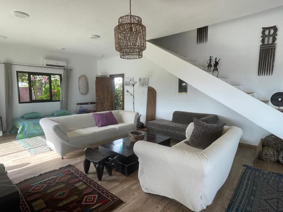 Shadamaltess House in Africa