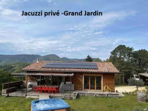 Lidamellia-Dieulefit -Jacuzzi House in Dieulefit